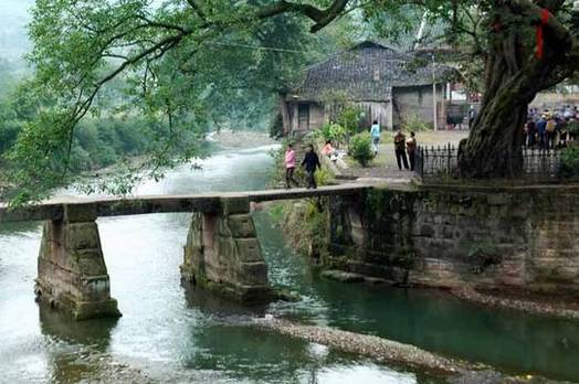 [����]��ɽ�����еİ������