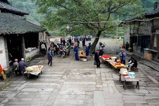 [����]��ɽ�����еİ������