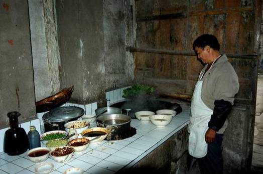 [����]��ɽ�����еİ������