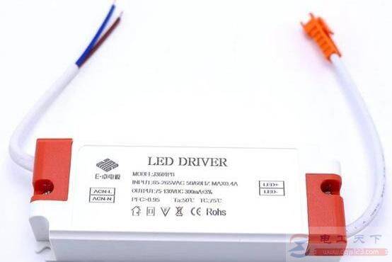 һ���򵥵�LED������Դ��·