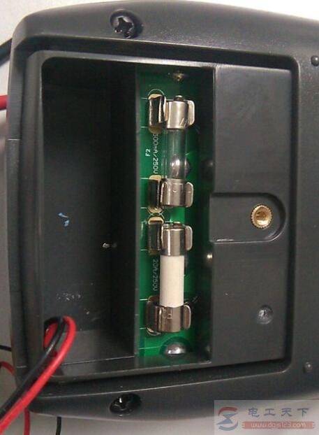 ��ν��������ñ�9V��ظ�װ3.7V﮵�ĳ����
