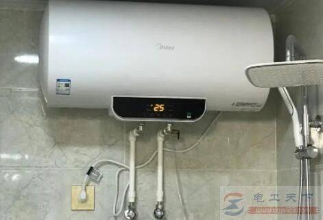 ����ˮ������������ϰ��£���������ײ�������2P�տ�